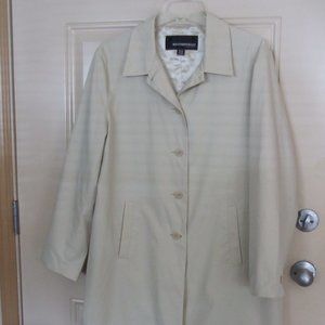 RAINCOAT BY WEATHERPROOF GARMENT COMPANY